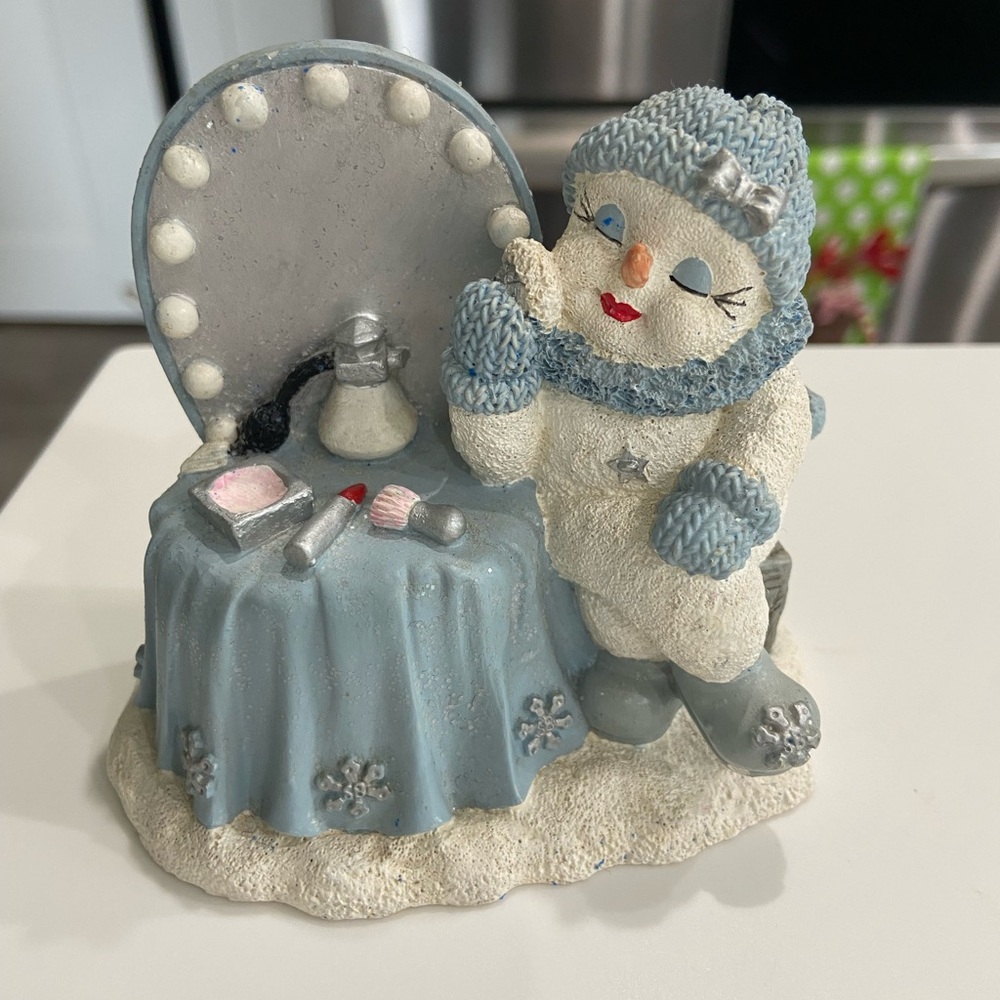 Snow buddies figurine-Miss Thing
